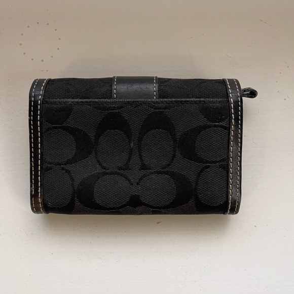 Signature C Coach Wallet - Picture 2 of 3